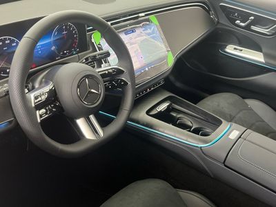 Mercedes Clase E 300 de berlina con tecnología híbrida EQ
