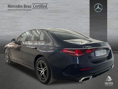 Mercedes Clase E 300 de berlina con tecnología híbrida EQ