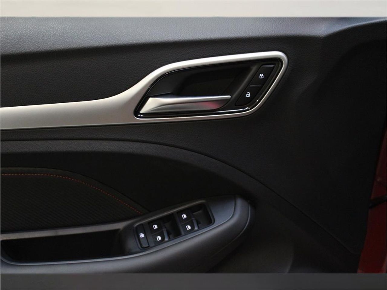 MG ZS 1.5 Luxury - Foto 2