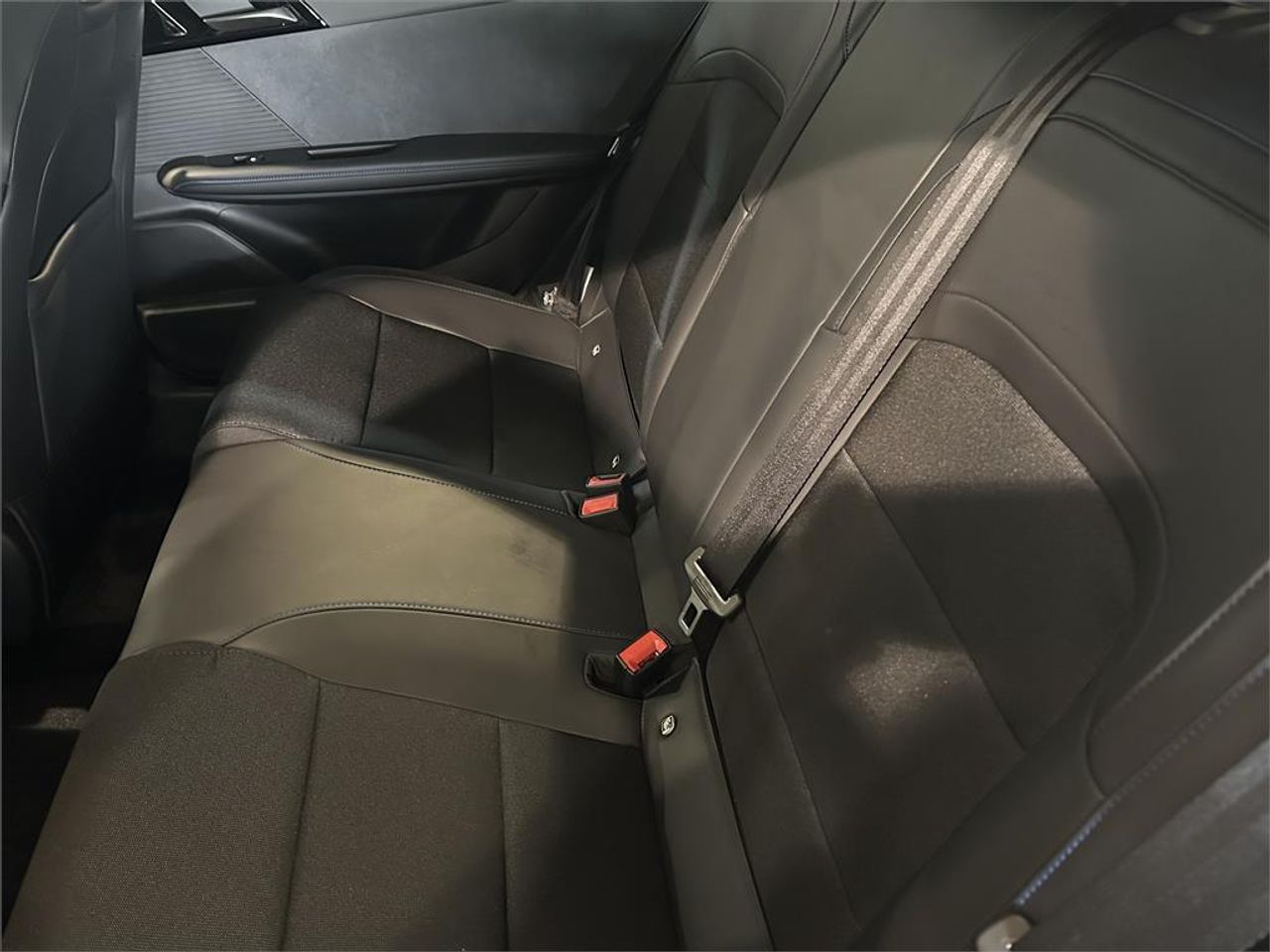 MG MG4 64kWh Luxury - Foto 2