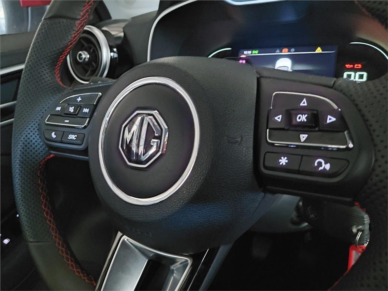 MG ZS 1.5 Luxury - Foto 2