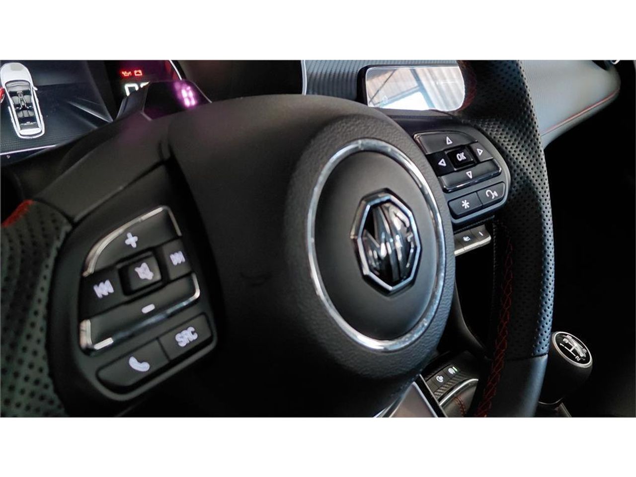 MG ZS 1.5 Luxury - Foto 2