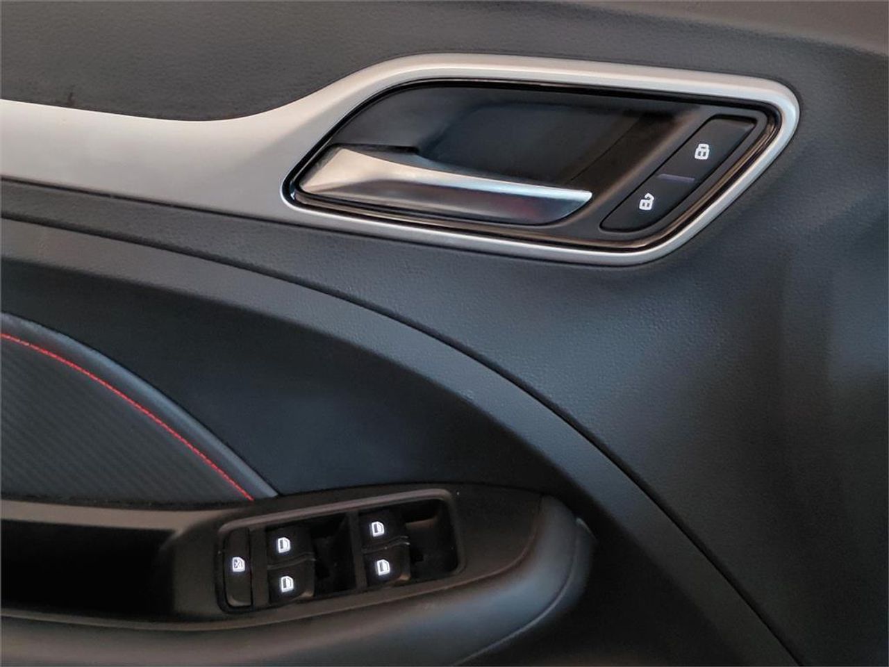 MG ZS 1.5 Luxury - Foto 2