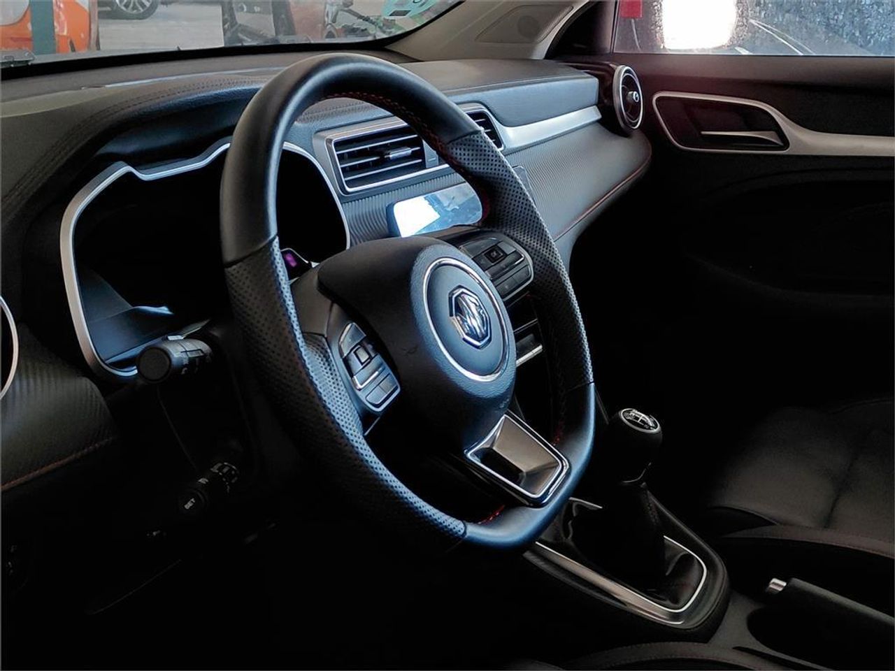 MG ZS 1.5 Luxury - Foto 2