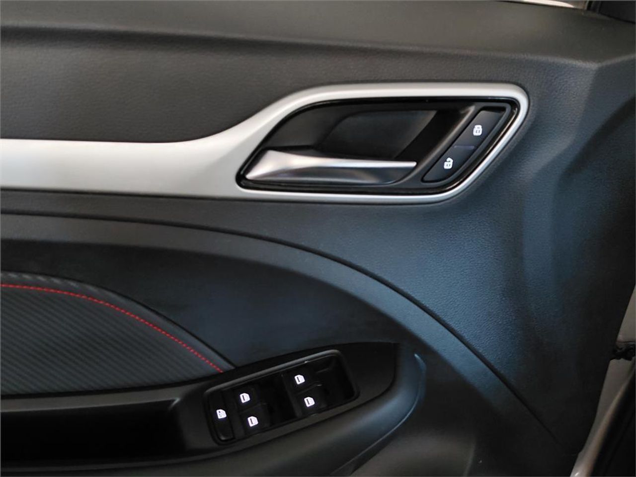 MG ZS 1.5 Luxury - Foto 2