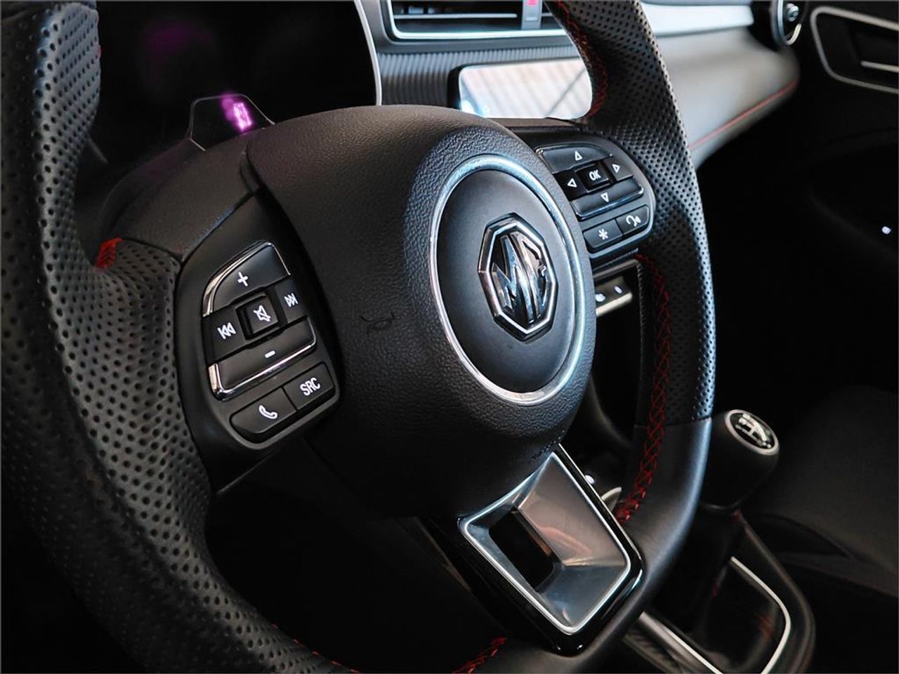 MG ZS 1.5 Luxury - Foto 2