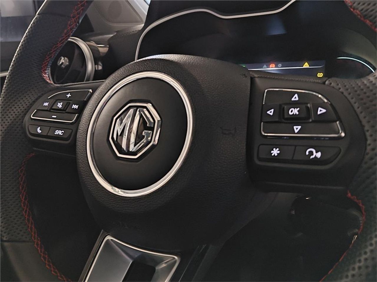 MG ZS 1.5 Luxury - Foto 2