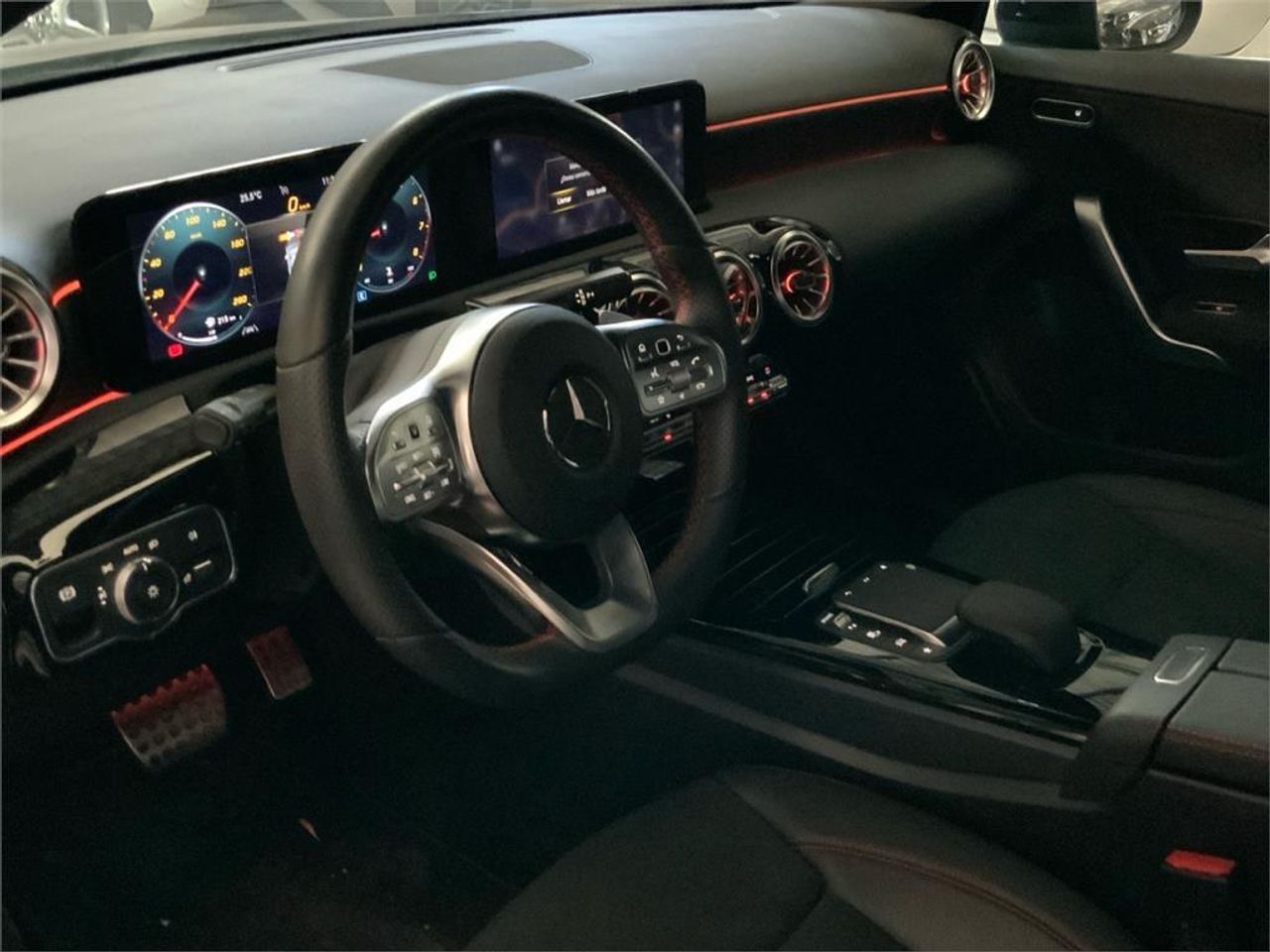 Mercedes Clase A Sedán A 180 - Foto 2