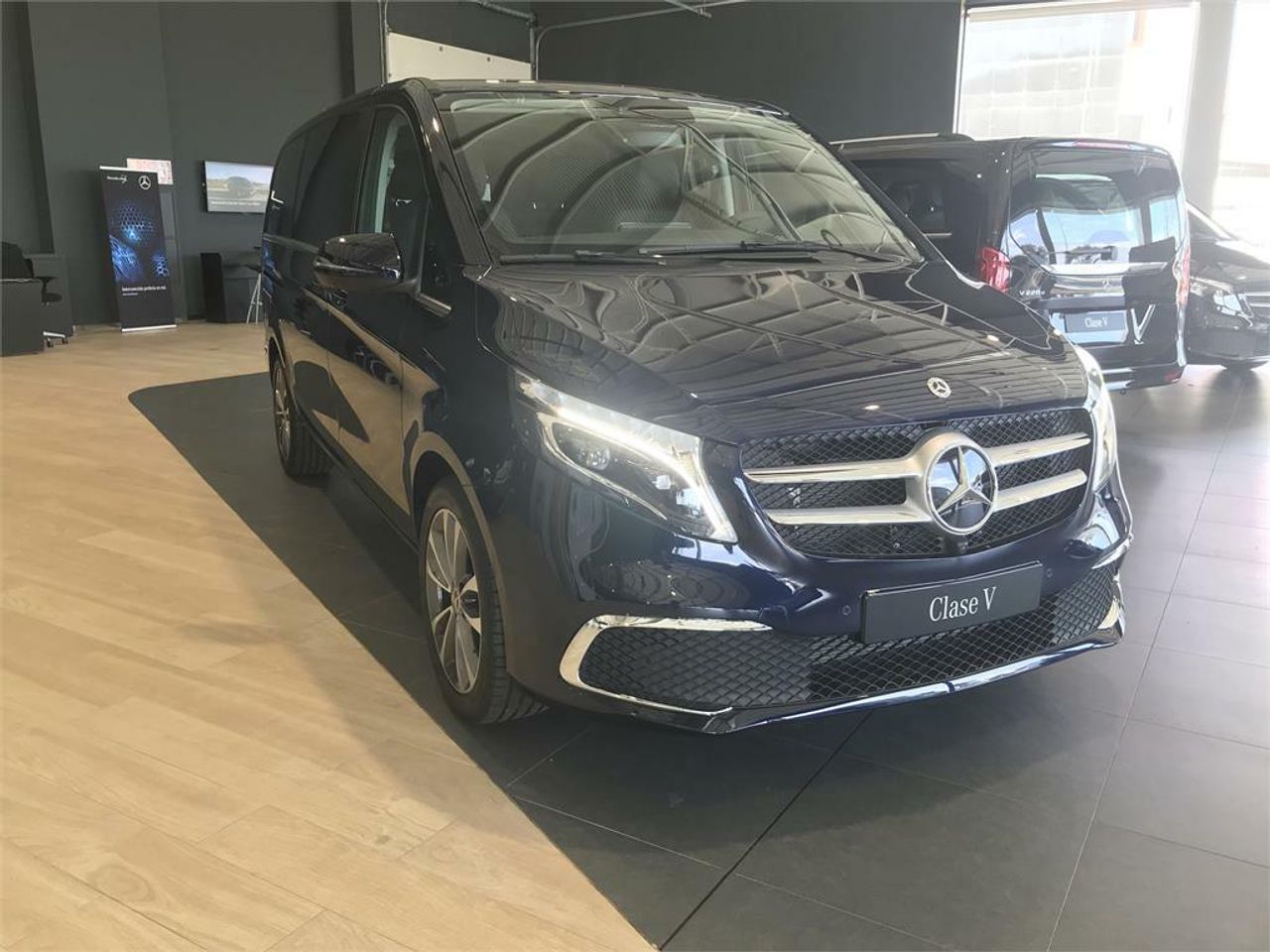 mercedes clase v 220 d avantgarde largo foto grande (3)