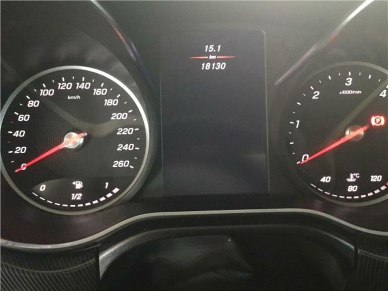 mercedes clase v 2023 / foto grande (3)