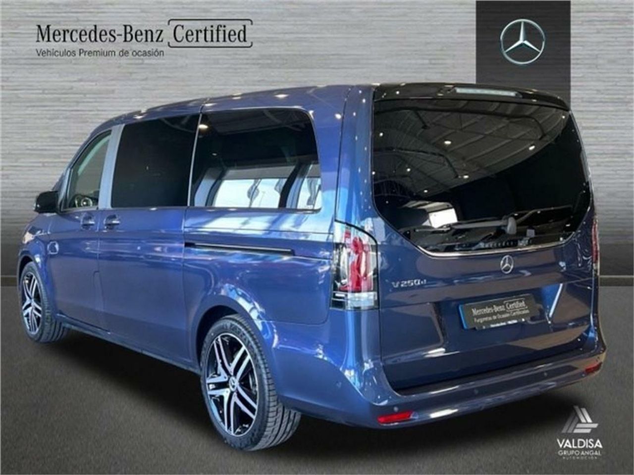 mercedes clase v 2024 / foto grande (3)