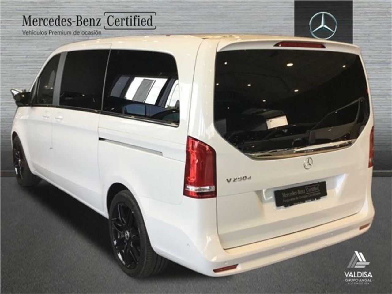 mercedes clase v 2024 / foto grande (3)
