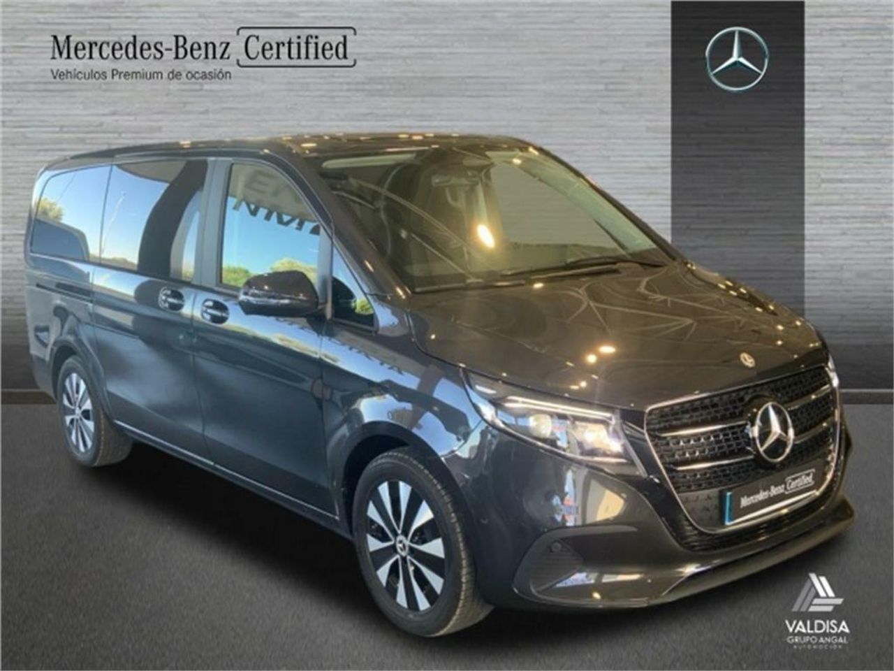 mercedes clase v 2024 / foto grande (3)