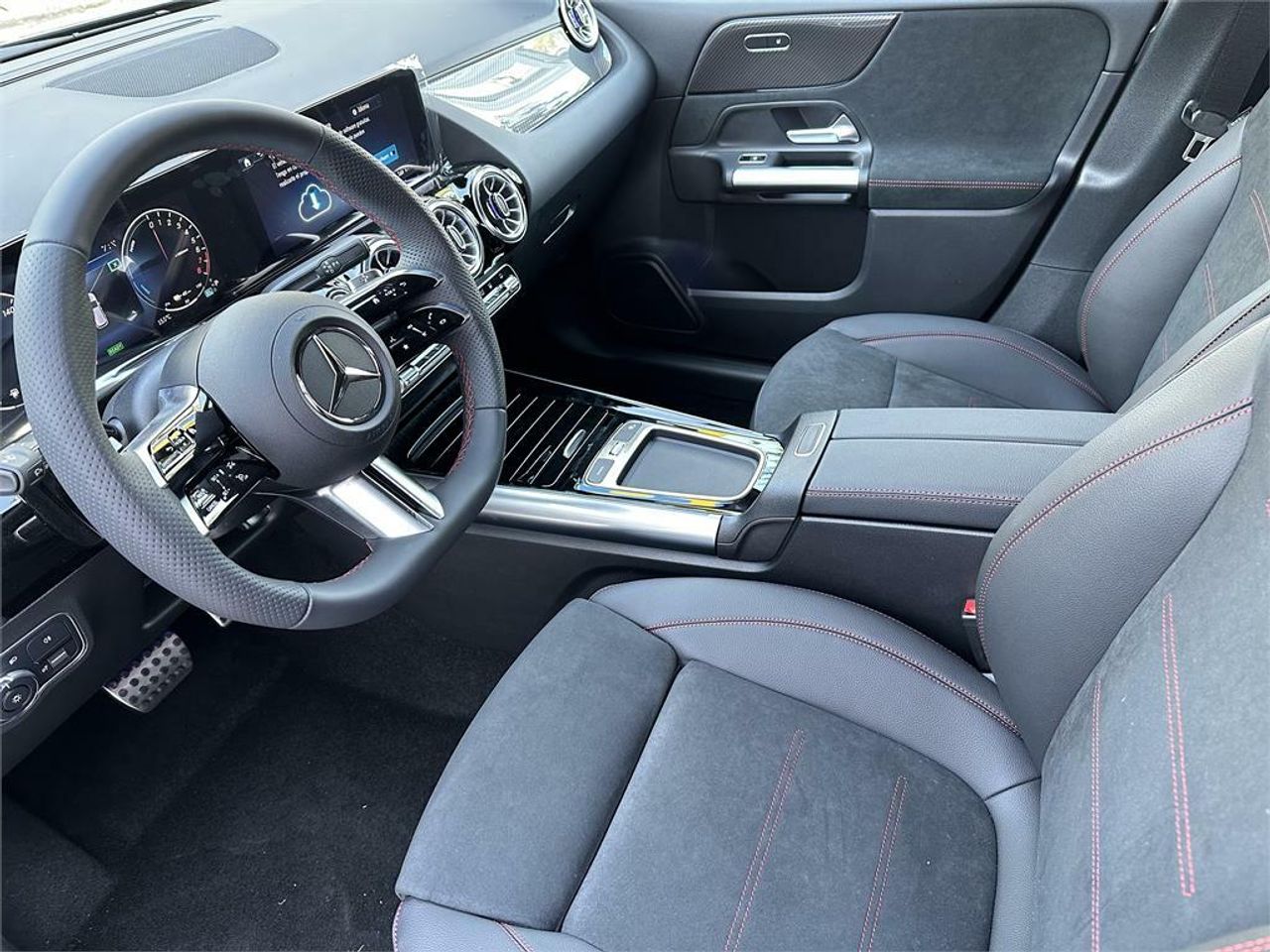 mercedes clase b 2024 / foto grande (3)