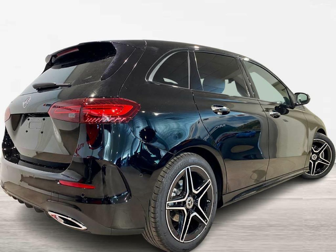 mercedes clase b 2024 / foto grande (2)