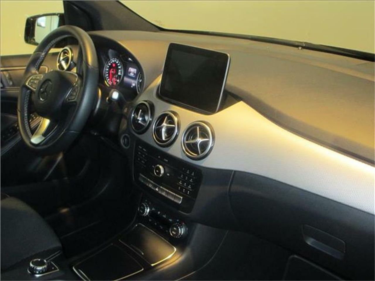 mercedes clase b 2017 / foto grande (3)