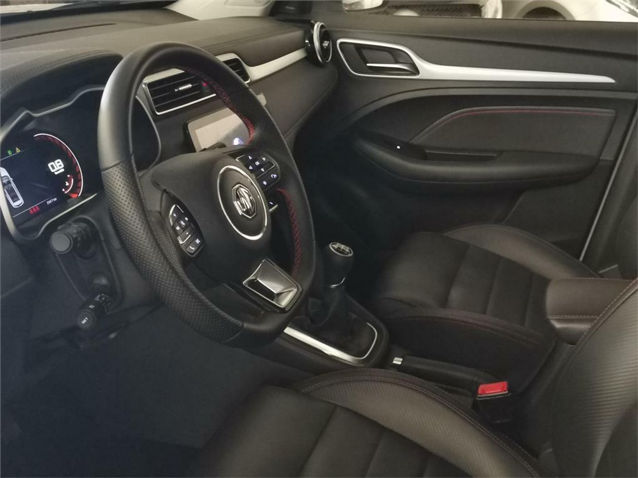 mg zs 2024 / foto grande (3)