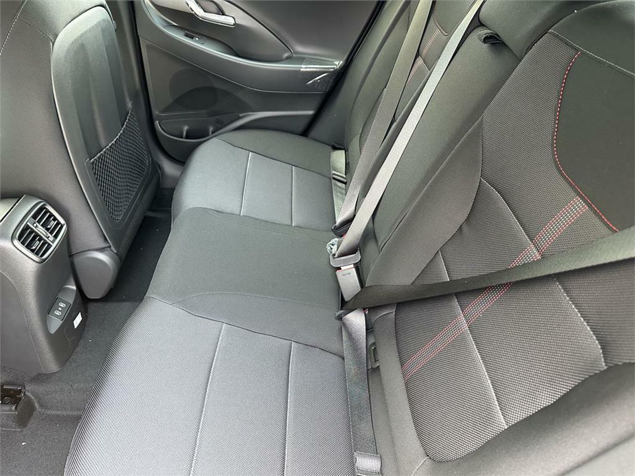 hyundai i30 2025 / foto grande (3)