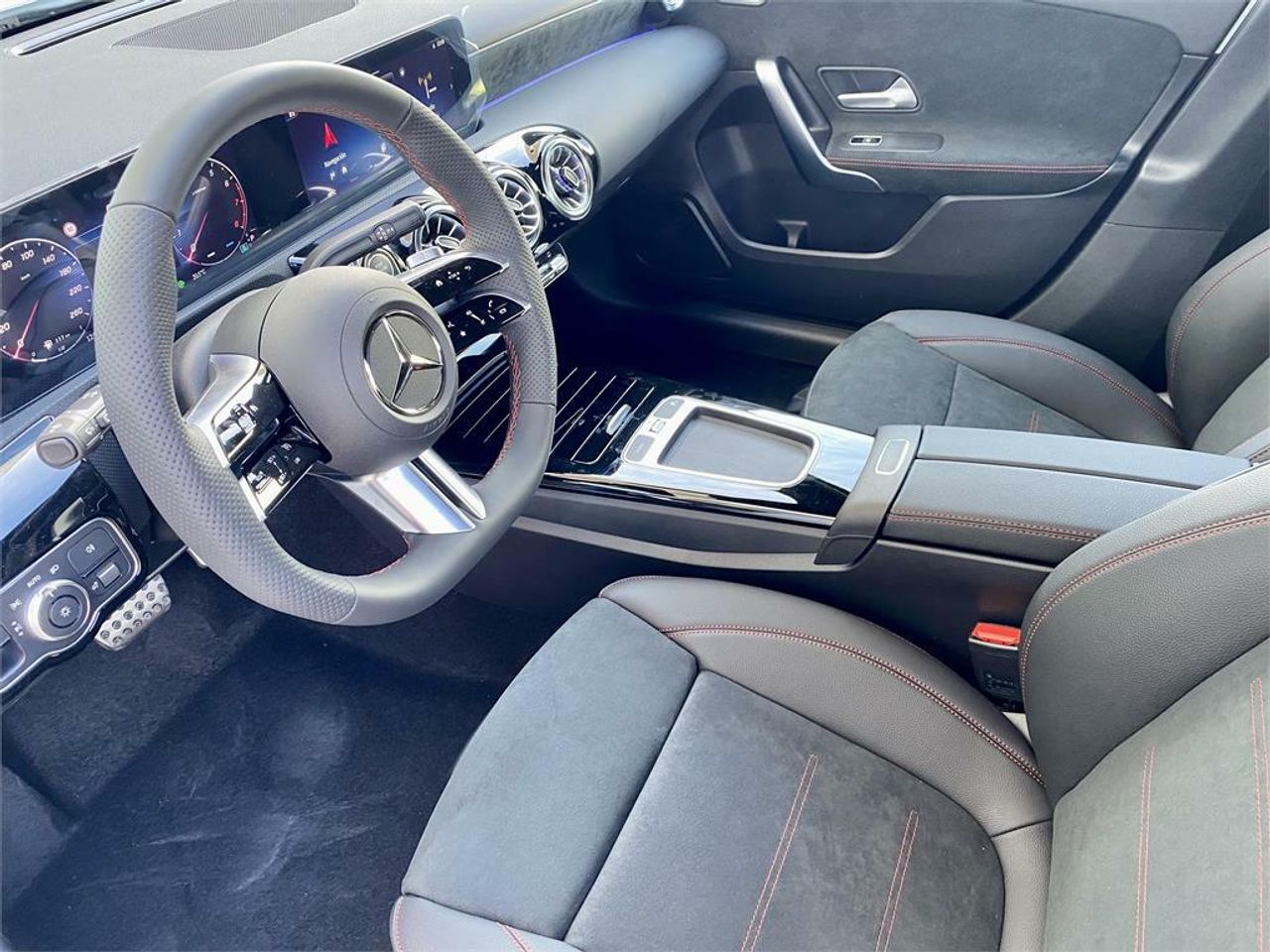 mercedes clase a 2025 / foto grande (3)