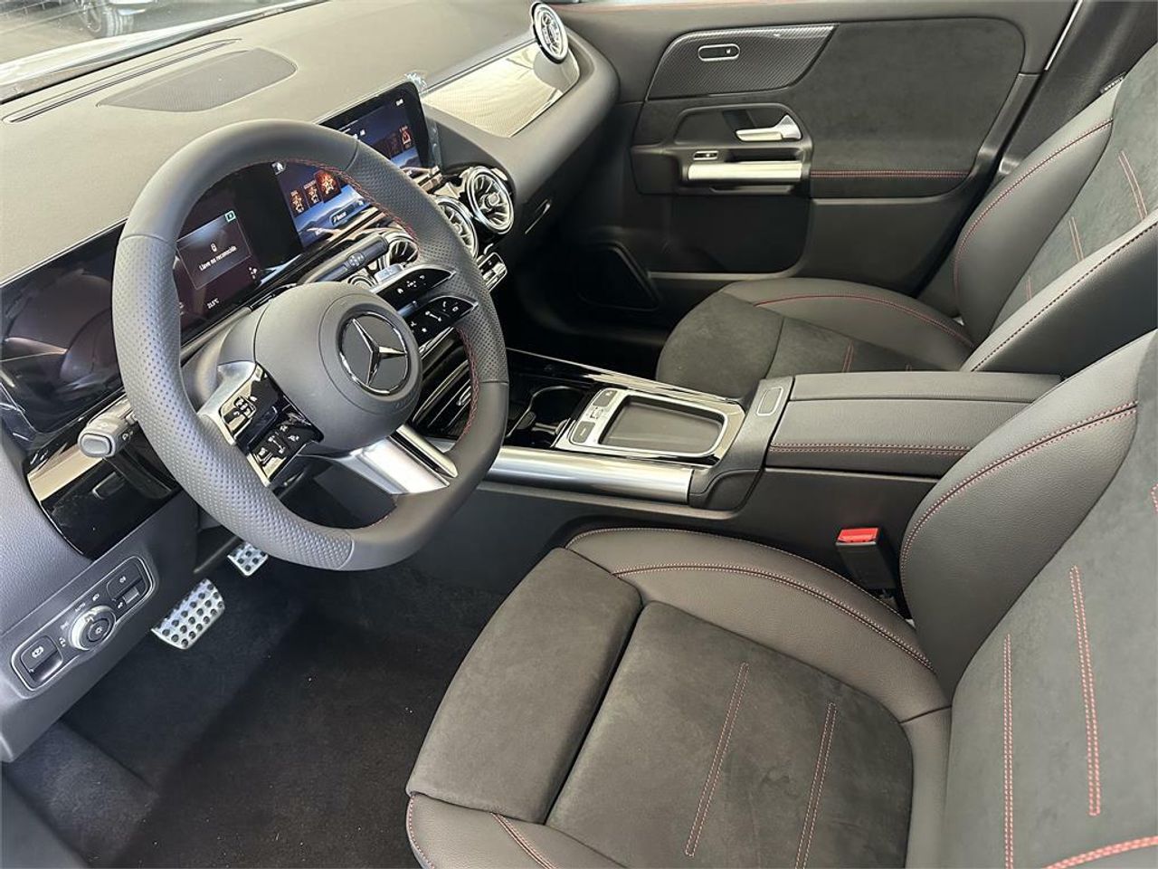 mercedes gla 2025 / foto grande (3)