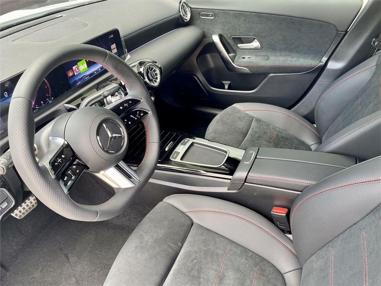 mercedes clase a 2025 / foto grande (3)