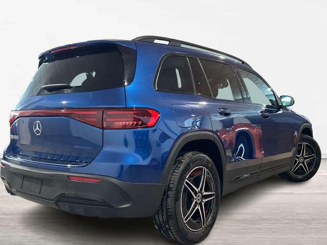 mercedes eqb 2025 / foto grande (2)