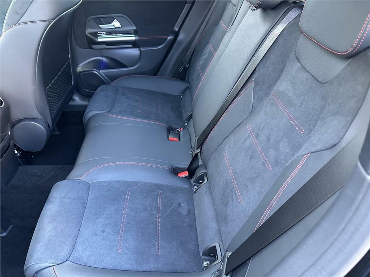mercedes gla 2025 / foto grande (3)