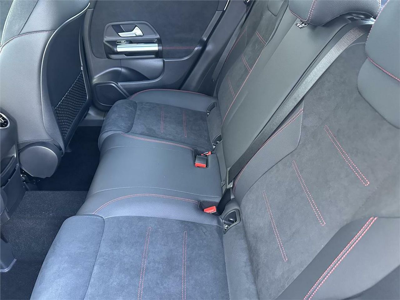 mercedes gla 2025 / foto grande (3)