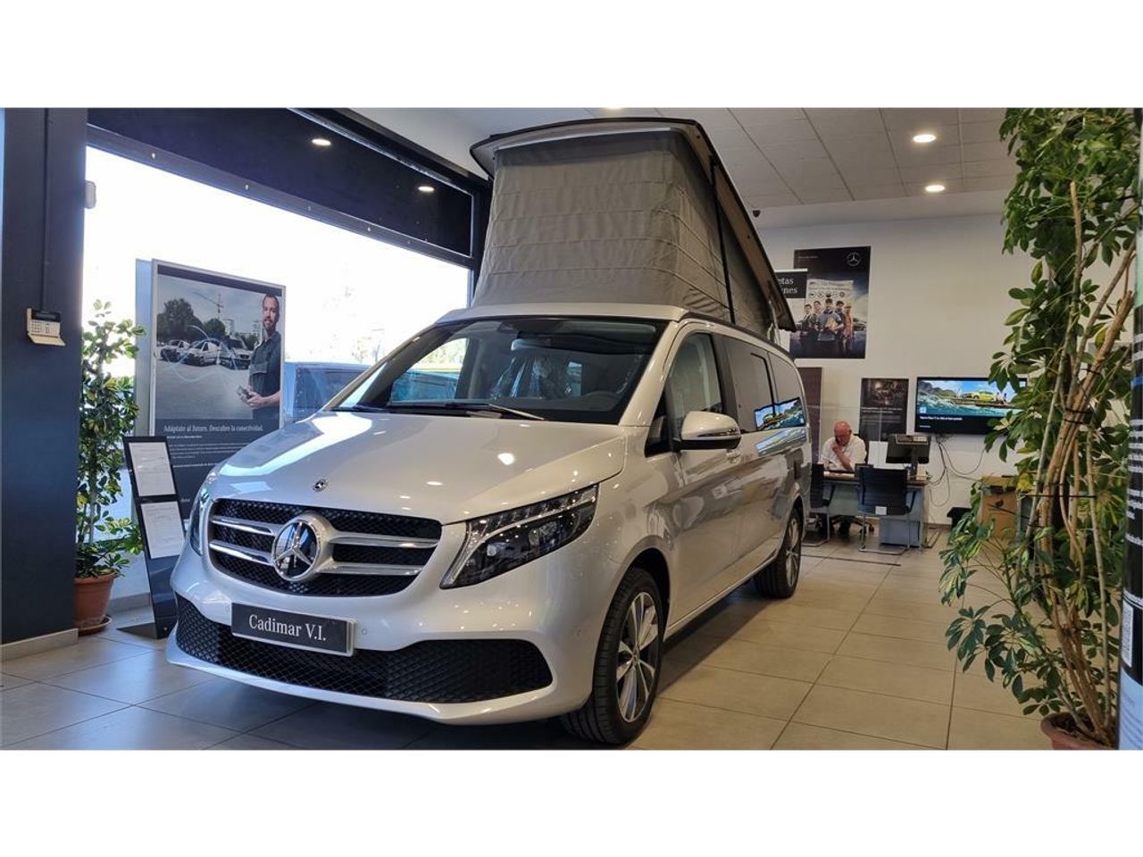 Mesa con tapa de cristal  de segunda mano - Mercedes Clase V 300 d Marco Polo Largo