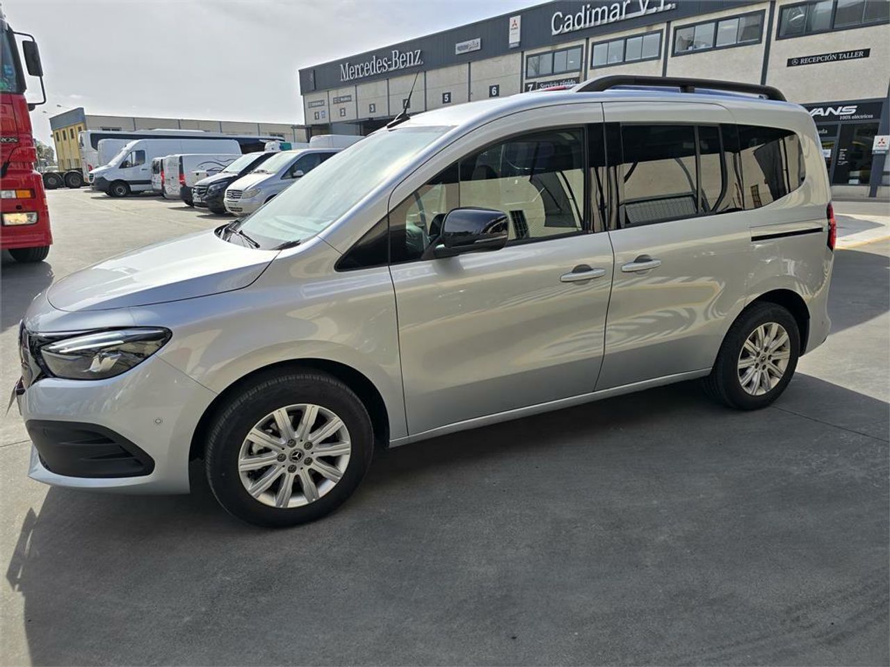 mercedes eqt 2023 / foto grande (3)