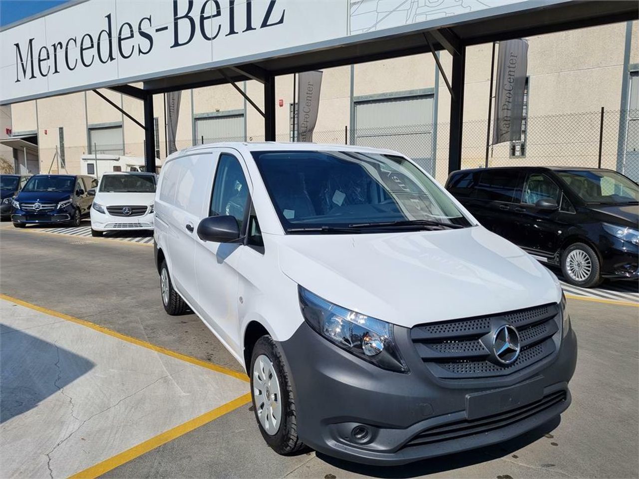 Mercedes benz vito  de segunda mano - Mercedes Vito 116CDI 120kW furgón Select larga