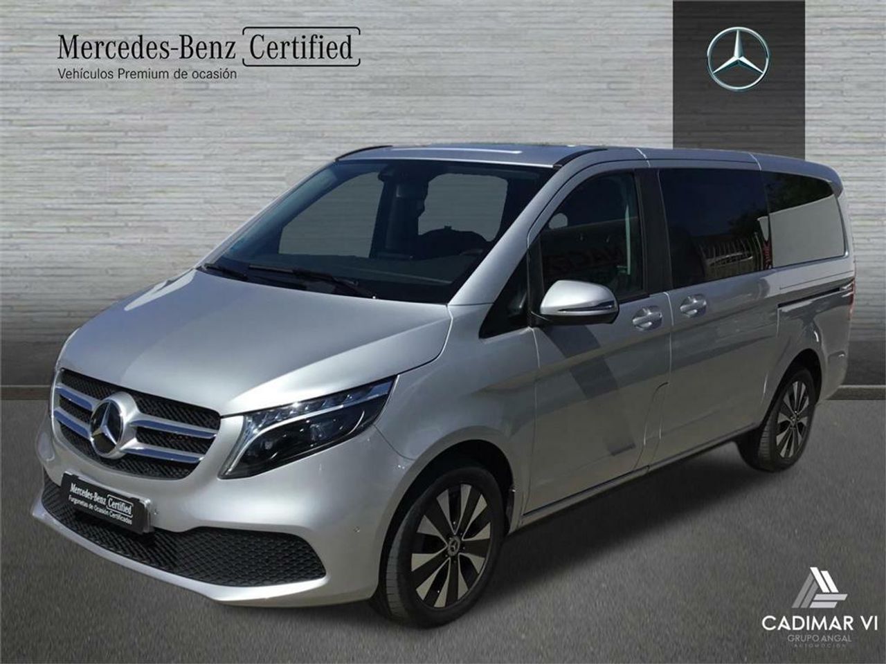 Volante de cuero multifuncional  de segunda mano - mercedes clase v 2023 /