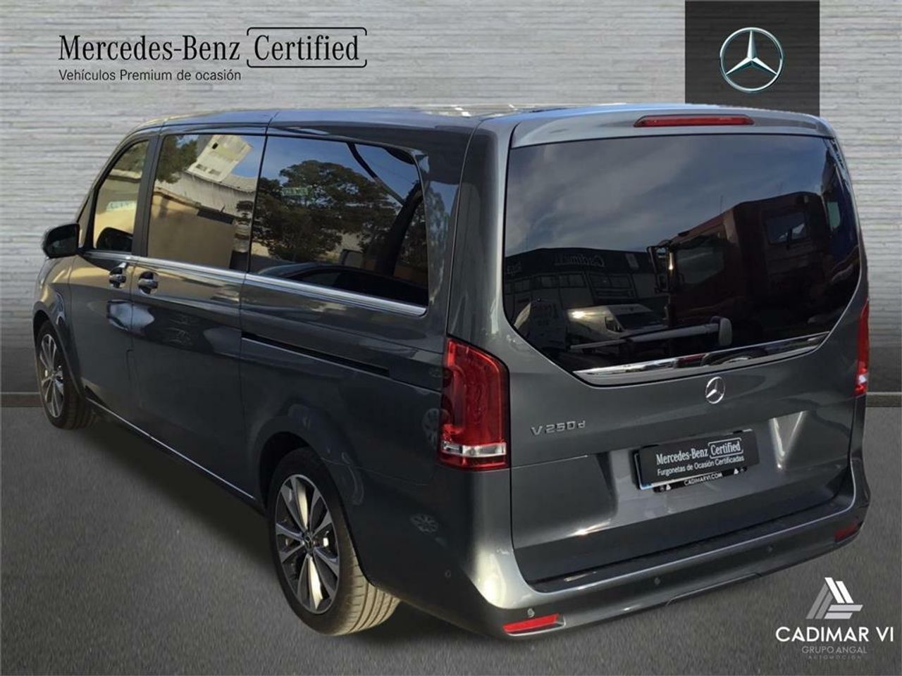 mercedes clase v 2024 / foto grande (3)