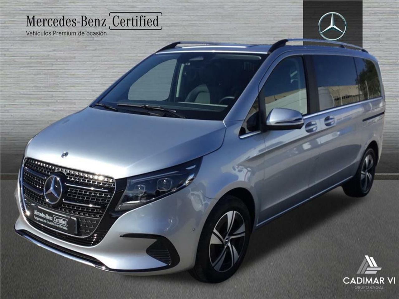 Volante de cuero multifuncional  de segunda mano - mercedes clase v 2024 /