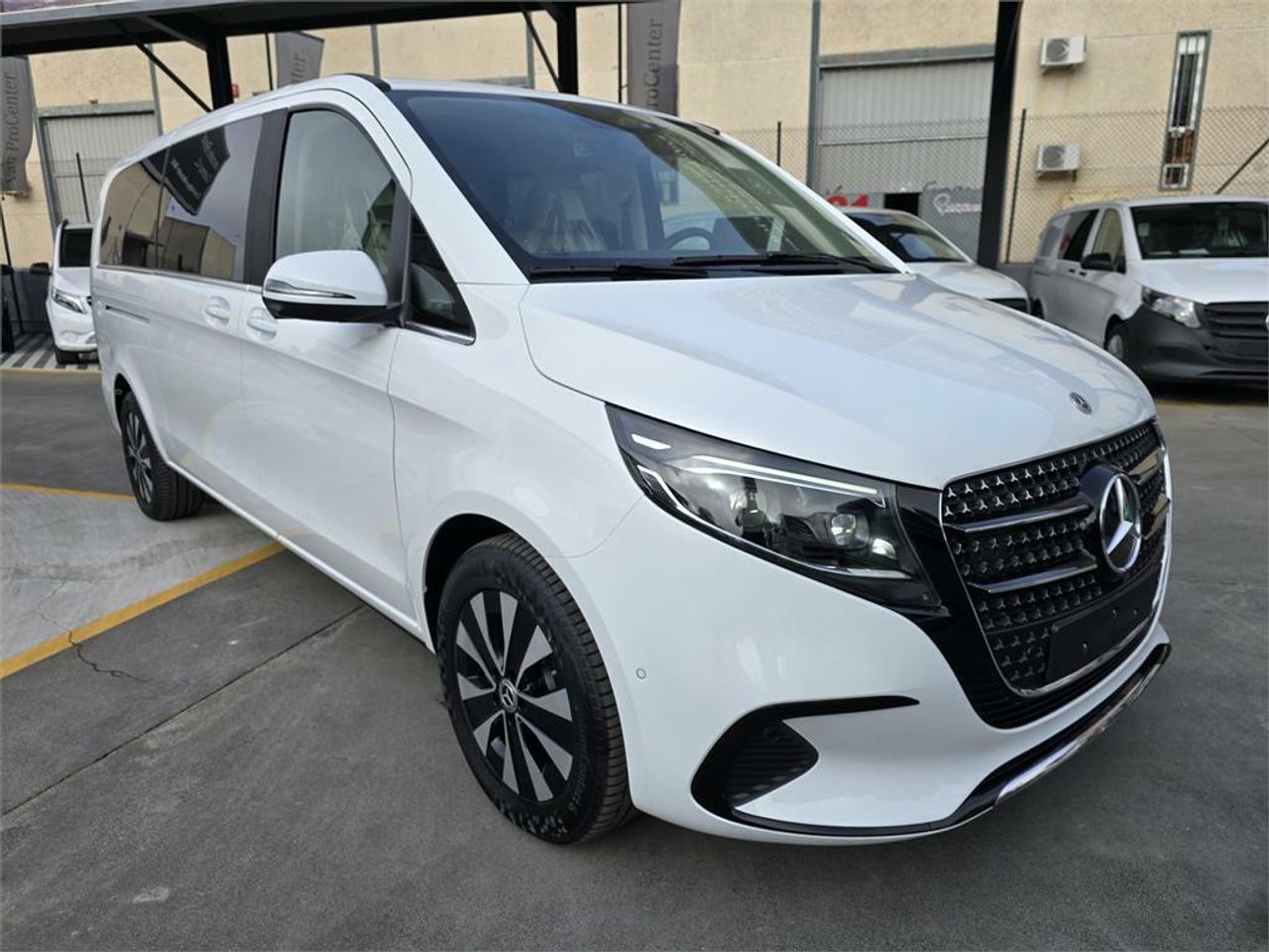 mercedes clase v 2025 / foto grande (2)