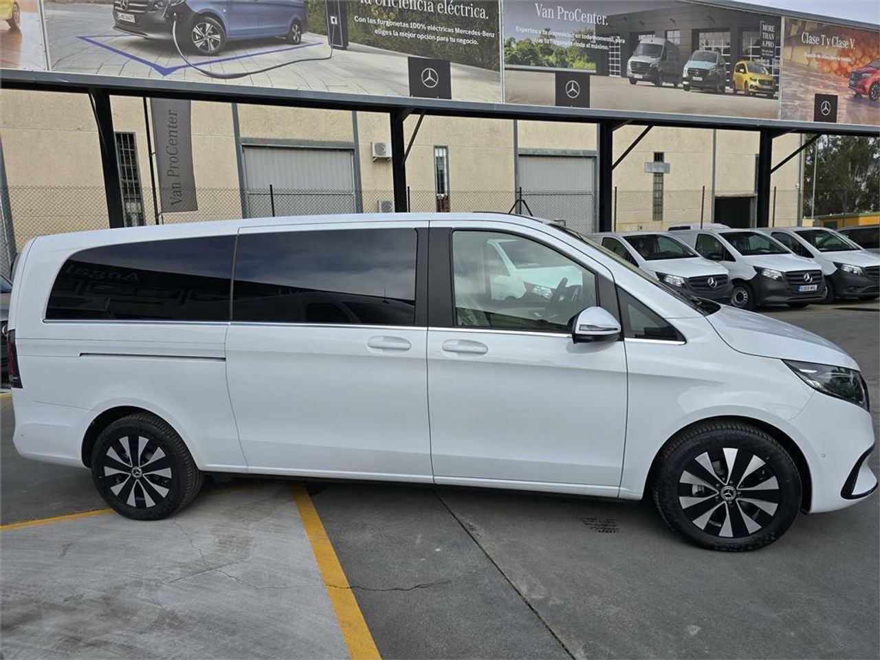 mercedes clase v 2025 / foto grande (3)