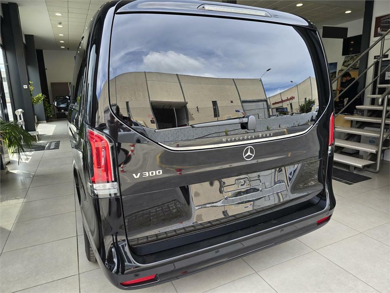 mercedes clase v 2025 / foto grande (3)