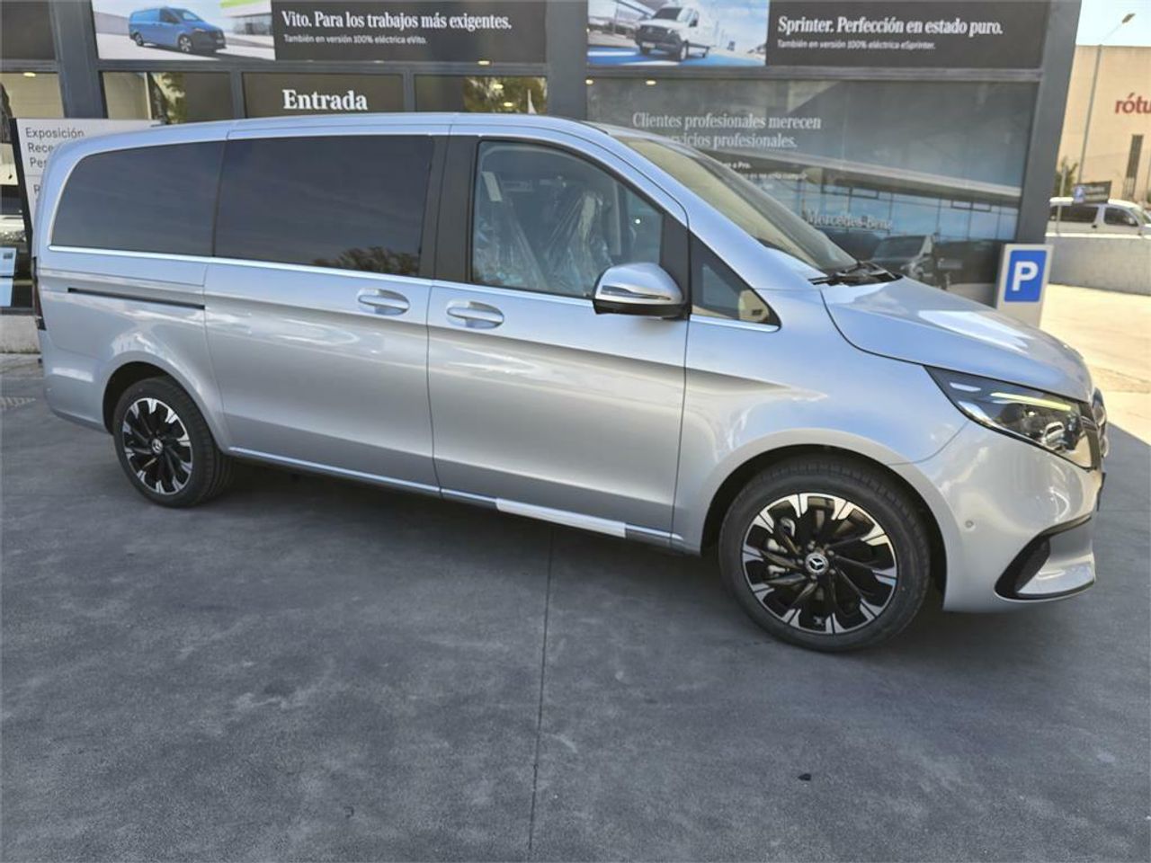 mercedes clase v 2025 / foto grande (3)