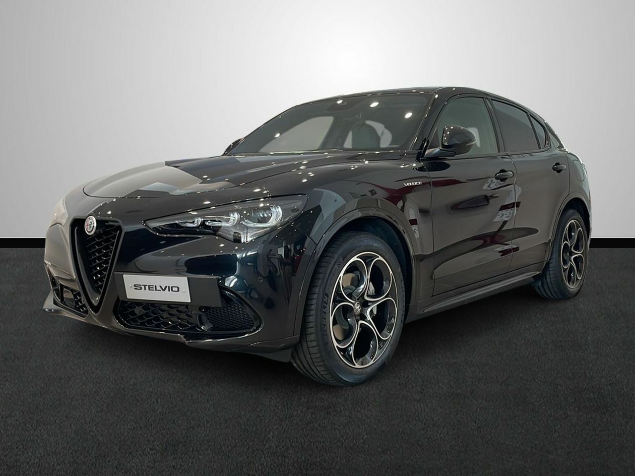 Opel astra negro 5 puertas  de segunda mano - alfa romeo stelvio 2025 /