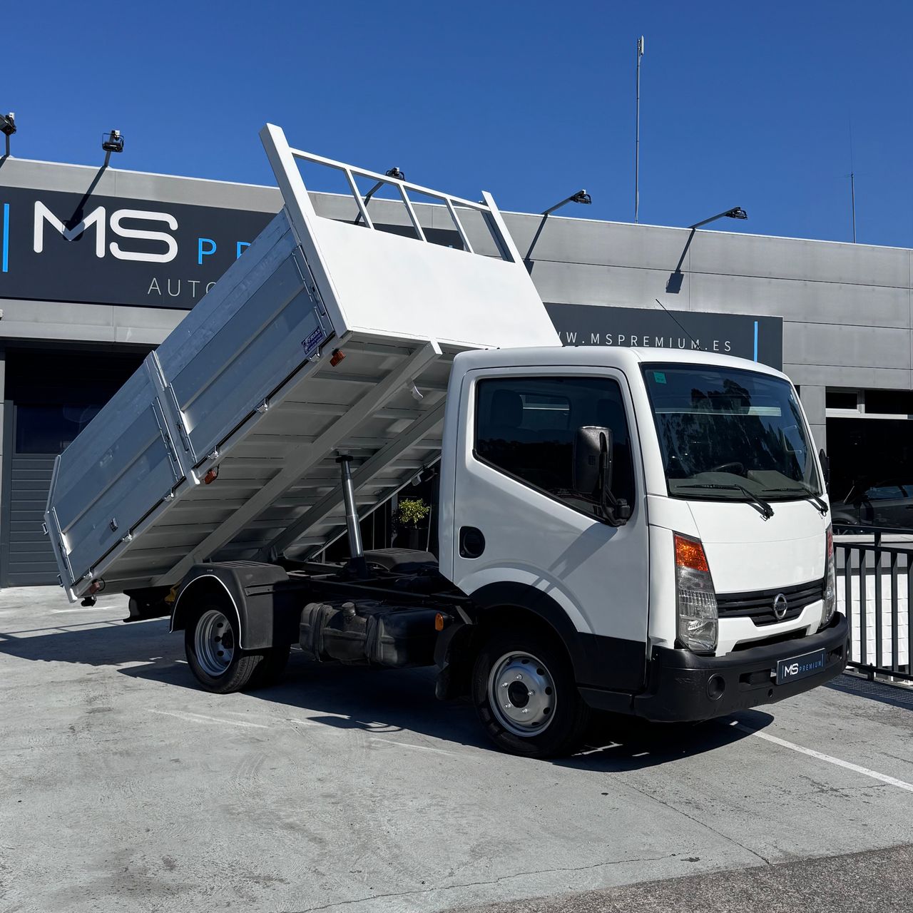 Foto nissan cabstar 2015 /