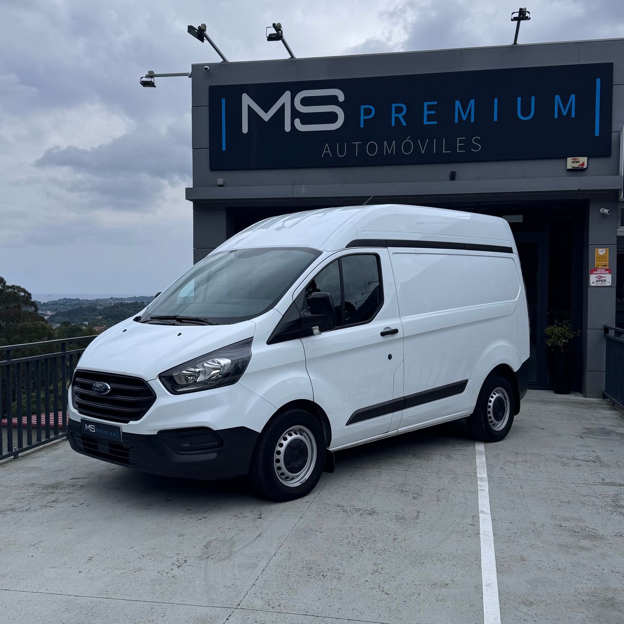 ford tourneo custom 2021 /