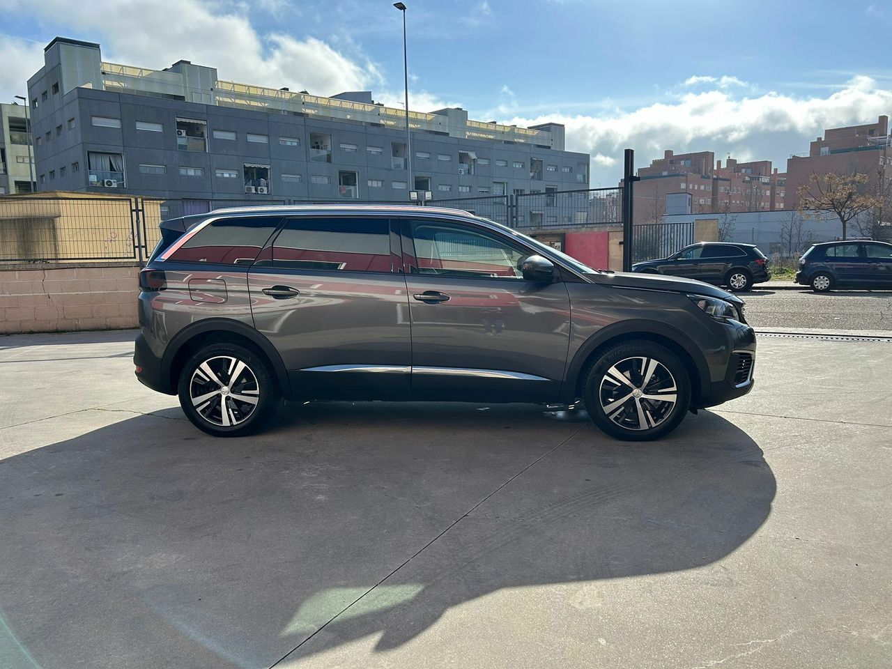 Peugeot 5008 Allure BlueHDi 96kW (130CV) S&S EAT8 - Foto 2
