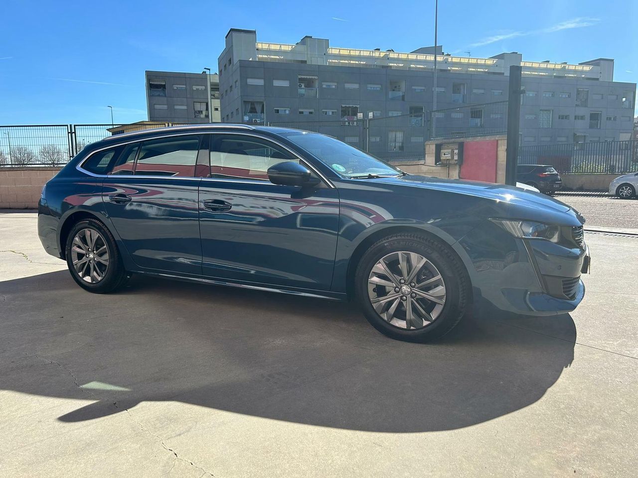 Peugeot 508 SW Active BlueHDi 130 S&S EAT8 - Foto 2