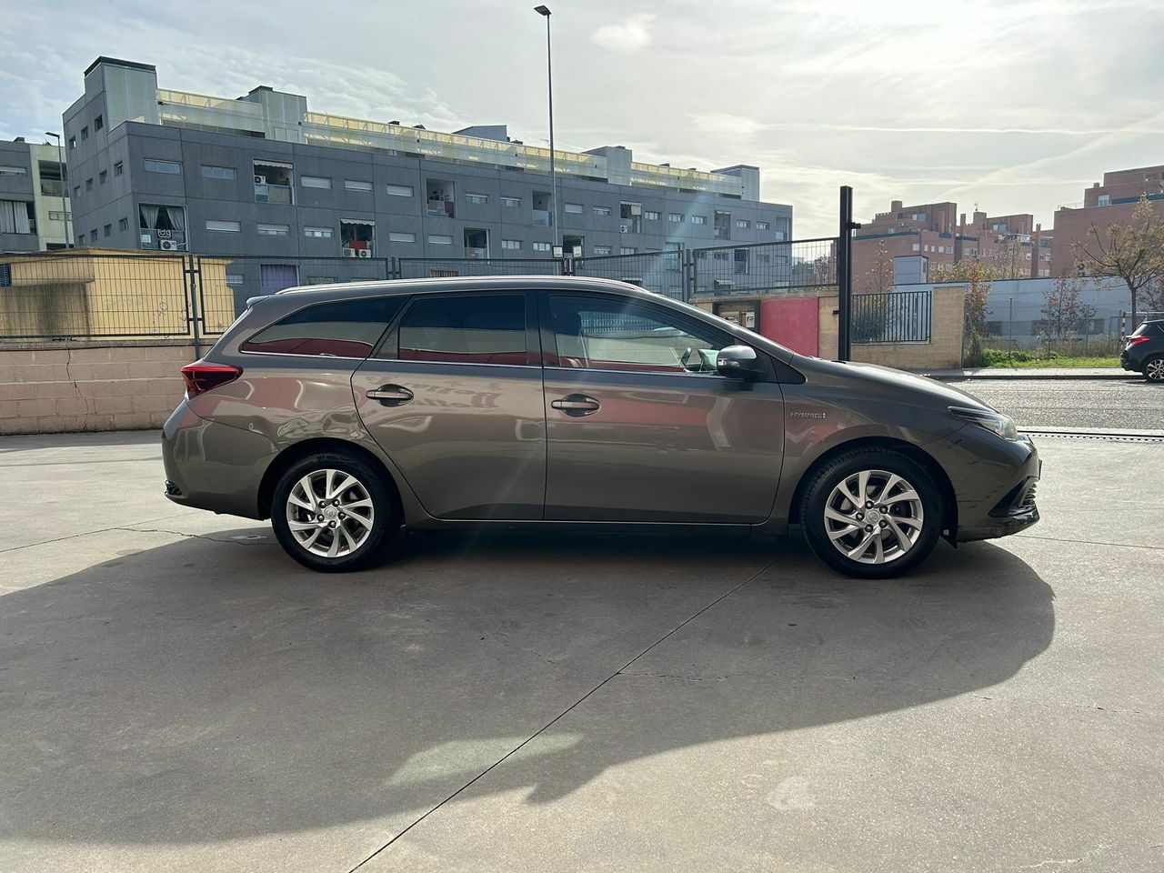 Toyota Auris 1.8 140H Active (Bus. P.) Touring Sports - Foto 2