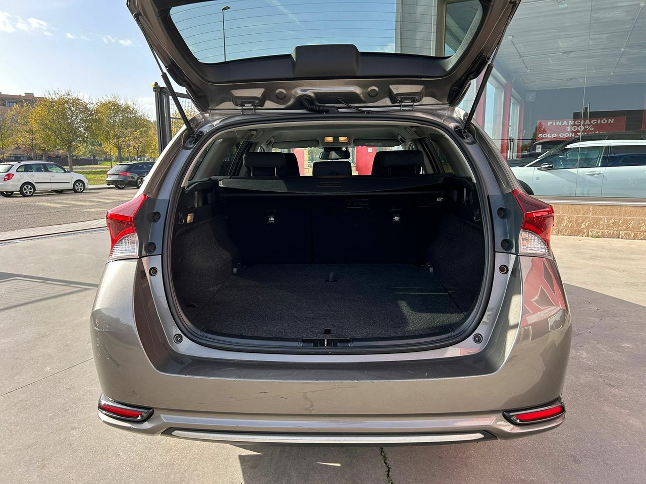 Toyota Auris 1.8 140H Active (Bus. P.) Touring Sports - Foto 2