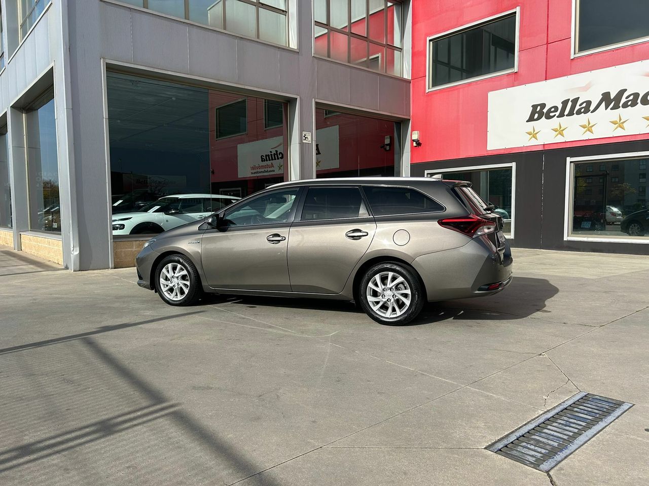 Toyota Auris 1.8 140H Active (Bus. P.) Touring Sports - Foto 2