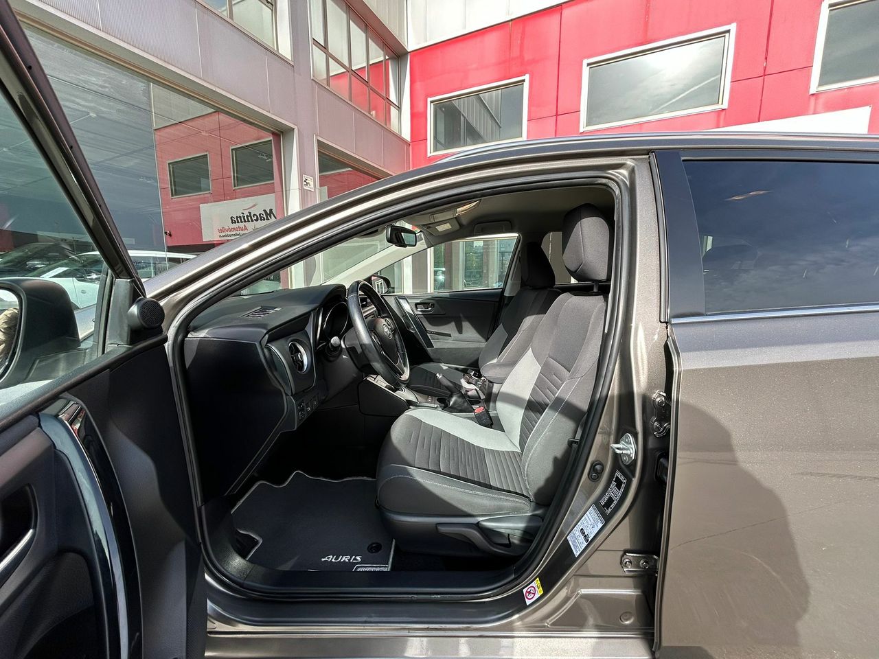 Toyota Auris 1.8 140H Active (Bus. P.) Touring Sports - Foto 2