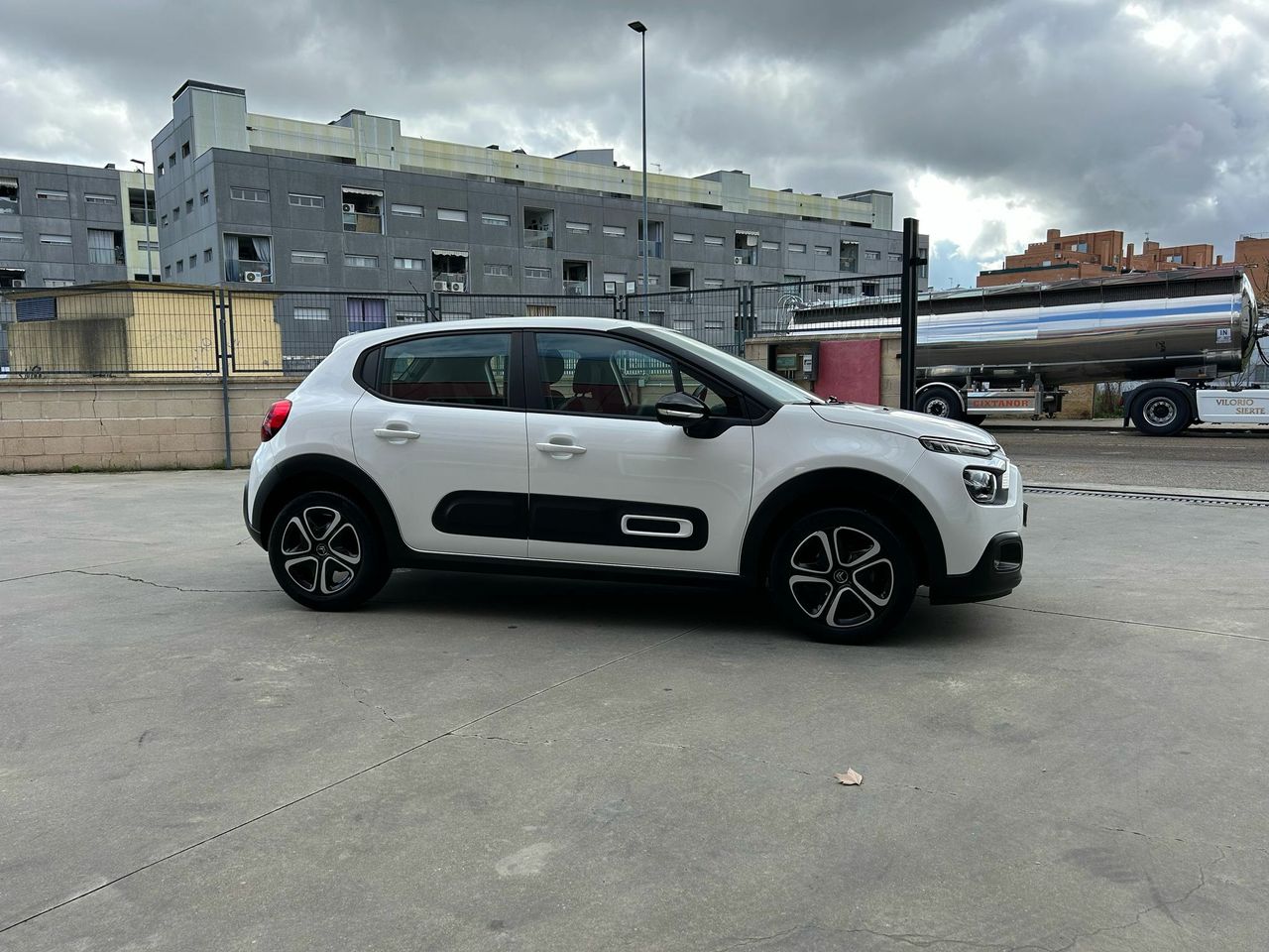 Citroën C3 PureTech 60KW (83CV) Shine - Foto 2