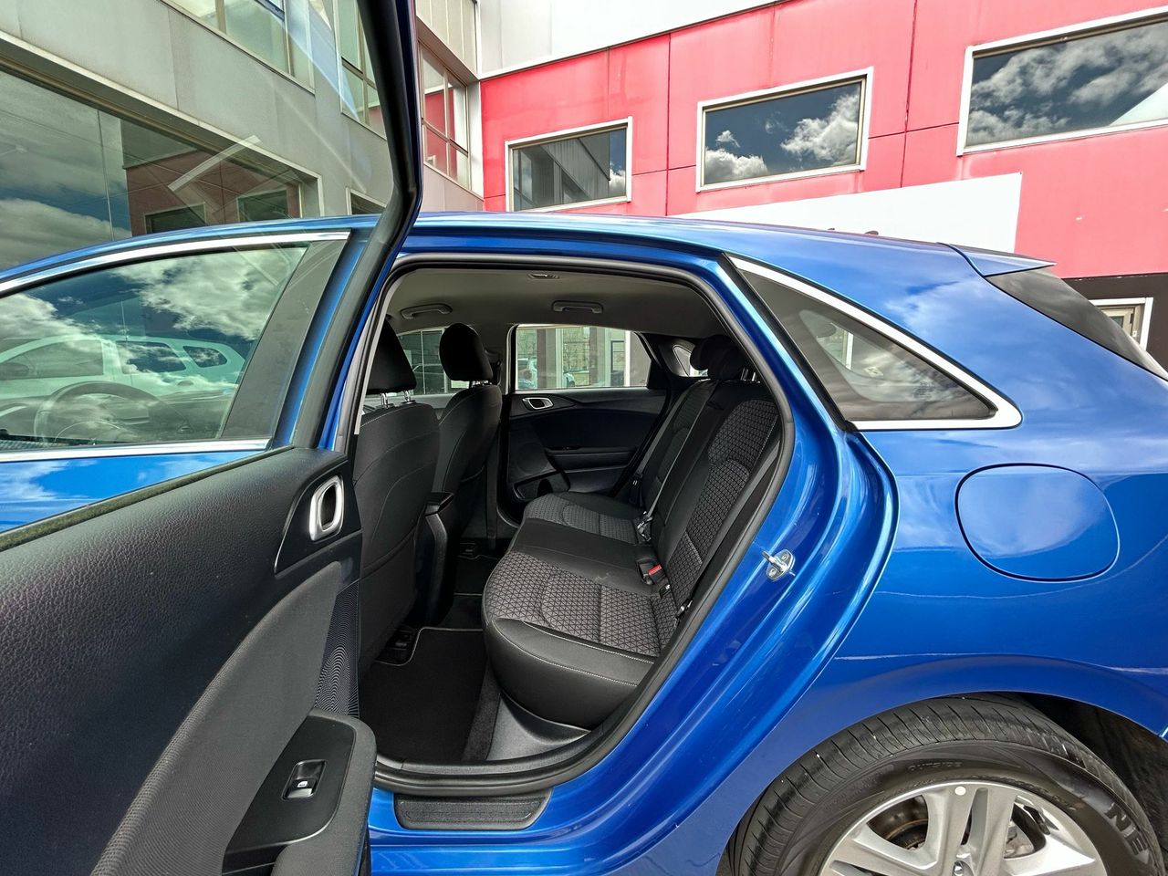 Kia Ceed 1.6 MHEV iMT 100kW (136CV) Drive - Foto 2