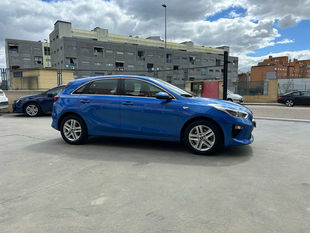 Kia Ceed 1.6 MHEV iMT 100kW (136CV) Drive - Foto 2